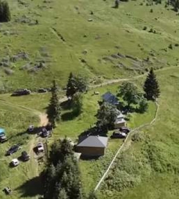 Где расположено самое высокогорное село в Украине, которое оживает один раз в год