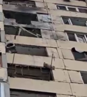 Росіяни вдарили дроном по багатоповерхівці у центрі Херсона: є постраждалі