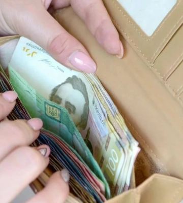Скільки потрібно заробляти, щоб жити в Україні — конкретні цифри від експертки
