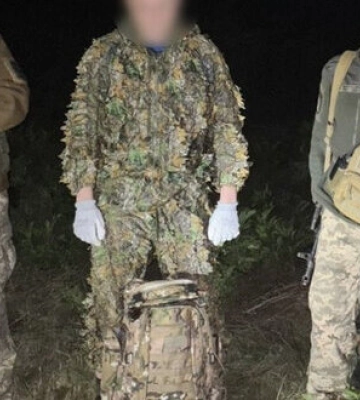 У гідрокостюмі та з ластами через Дністер: на кордоні з Молдовою затримано чоловіка, - ДПСУ. ФОТО