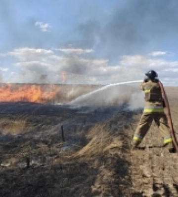 У Миколаївській області вогнеборці приборкали за добу 23 пожежі