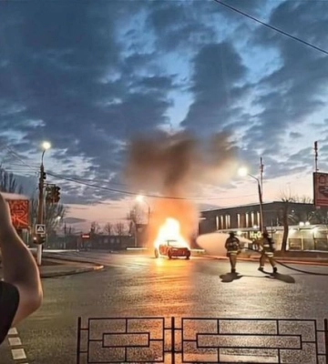 В оккупированном Мелитополе возле спортшколы взорвался автомобль - что известно 