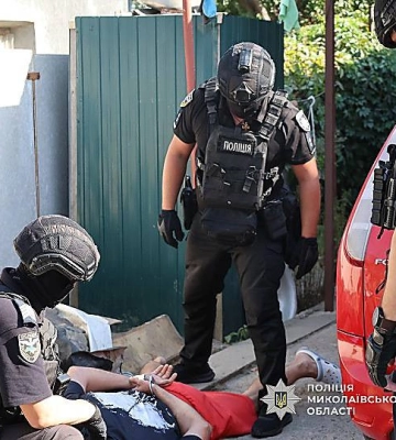 В Миколаєві поліція затримала двох рекетирів, які намагались «вибити» зі своєї жертви $7 тисяч