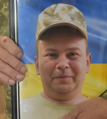 Біля Луцька попрощалися з загиблим на Донеччині воїном Костянтином Ризванюком