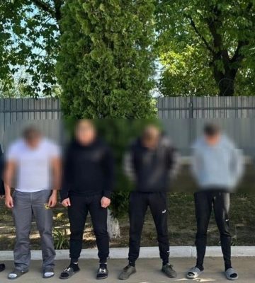На Закарпатті затримали групу юнаків, які намагалися нелегально перейти кордон зі Словаччиною