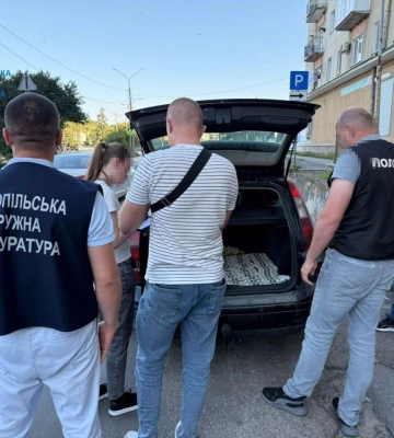 Гроші за вплив на лікарів для оформлення групи інвалідності - на Тернопільщині підозрюють експравоохоронця
