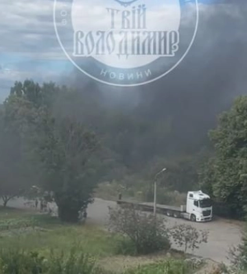 У місті на Волині горить будівля молокозаводу. Відео