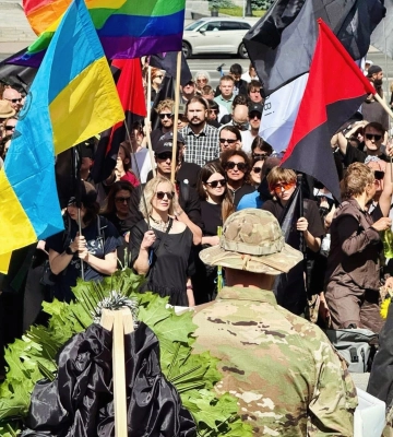 Скандал на похованні військового: прапор ЛГБТ та бійка