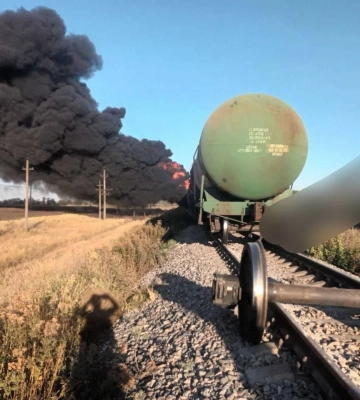 З’явилося відео удару дронів по російському потягу у Запорізькій області