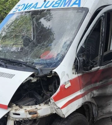 На Харківщині російський дрон влучив у «швидку», є постраждалі