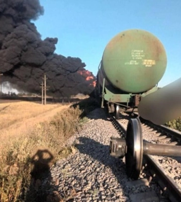 Силы обороны ударили по российскому поезду с цистернами в Запорожской области (ВИДЕО, ФОТО)