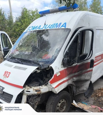 Російський дрон атакував автівку швидкої допомоги на Харківщині: поранені медпрацівники