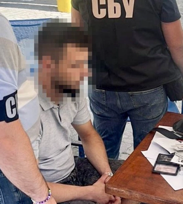 СБУ та Нацполіція затримали у Харкові чоловіка, який допомагав ухилянтам з відстрочками СБУ та Нацполіція затримали у Харкові чоловіка, який допомагав ухилянтам з відстрочками