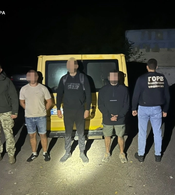На Вінниччиніі двоє спритників отримали підозру у переправленні призовників через державний кордон