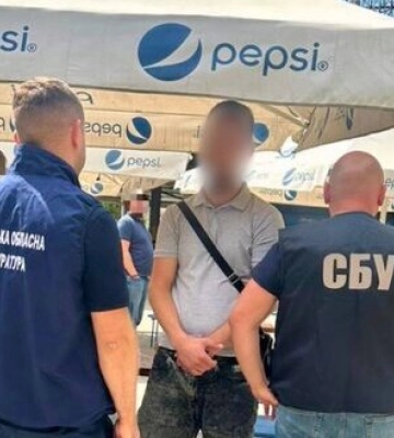 Вимагав $8500 за &quot;допомогу&quot; з виключенням із військового обліку: у Харкові затримали чоловіка. ФОТОрепортаж