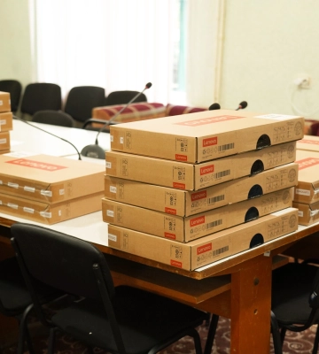 Школи Охтирки отримали 23 ноутбуки від міжнародних партнерів