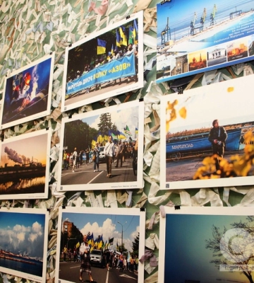 Фотовиставку про довоєнний Маріуполь презентували у Кропивницькому (фоторепортаж)