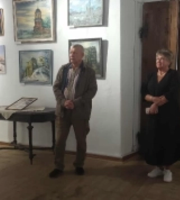 Замки в замку: в Острозі показують виставку картин рівненських художниць