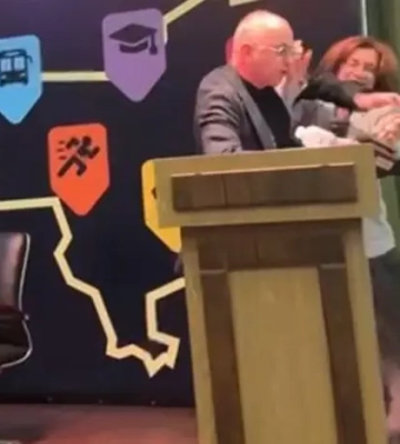 Голова Деснянської РДА Бахматов намагався силоміць виштовхати із залу заступницю голови КМДА — Старостенко