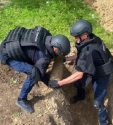 Піротехніки знищили два снаряди часів Другої Світової війни, знайдені у Гощі