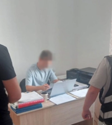 На Тернопільщині двох державних реєстраторів підозрюють у незаконній перереєстрації землі