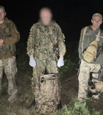 На Вінниччині прикордонники затримали ухилянта, який креативно маскувався в річці