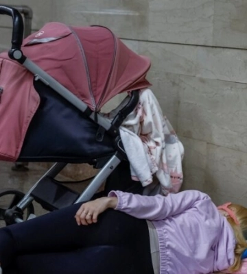 У Києві російський дрон упав у дворі перед будинком