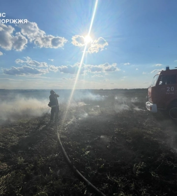Обстрелы Днепропетровской области: повреждены сельхозпредприятия, возникли пожары. ФОТОРЕПОРТАЖ