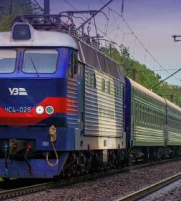 Поїзди №3 Запоріжжя – Ужгород та №47 Запоріжжя – Мукачево затримуються через обстріл