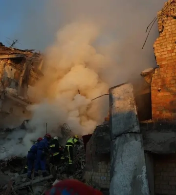 У Києві вже двоє загиблих дітей, а під завалми можуть залишатися люди: фото наслідків обстрілу