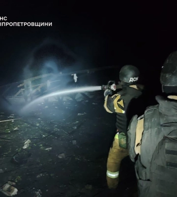 Минулої доби ворог атакував Дніпропетровщину, виникли загоряння та руйнування декількох підприємств