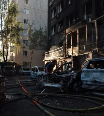 В Киеве после ночной массированной атаки перекрыли ряд улиц, автобусы и троллейбусы изменили маршруты