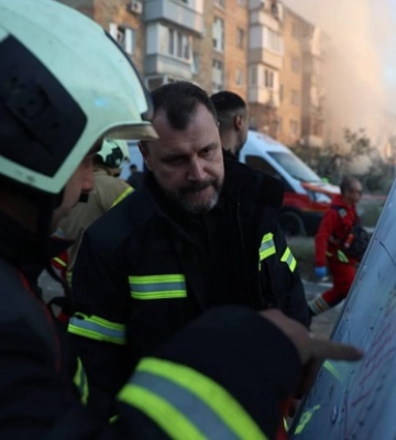 В Киеве после ночной массированной атаки перекрыли ряд улиц, автобусы и троллейбусы изменили маршруты