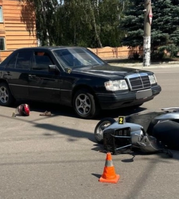 В Охтирці 79-річний скутерист потрапив у ДТП