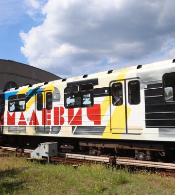 В киевском метро начал курсировать вагон, посвященный Малевичу