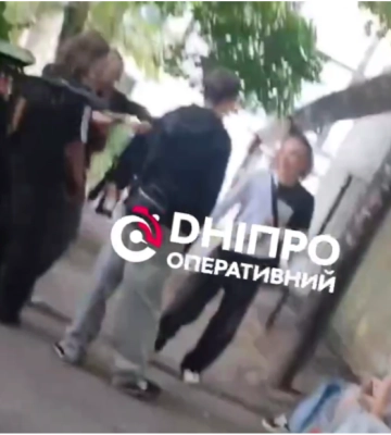У Дніпрі підлітки продовжують руйнувати парк Писаржевського та влаштовують дебош у прилеглих дворах