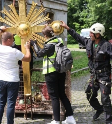 У Львові історичний хрест із собору Святого Юра повернуть на купол до Покрови