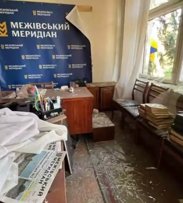 На Дніпропетровщині російський безпілотник влучив у будівлю редакції газети «Межівський меридіан»