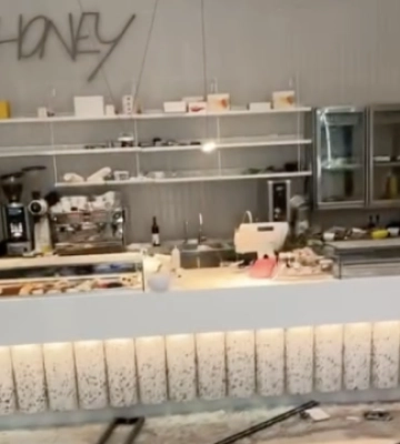 «Вклали душу». Нова кондитерська Honey повністю зруйнована внаслідок ракетного обстрілу Києва Росією