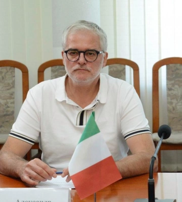 Італійський хірург навчає рівненських медиків унікальним методикам лікування поранених військових