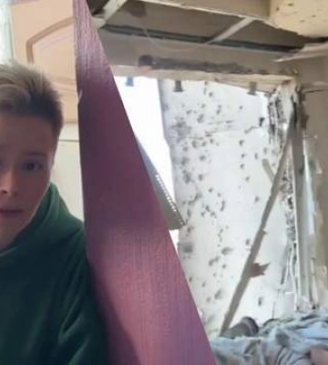 &quot;Шахед&quot; прилетів у багатоповерхівку у Києві: мешканка показала наслідки у її помешканні