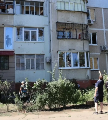 Військові РФ з артилерії вдарили по Херсону: є поранена