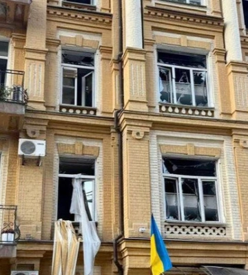 Російський обстріл Києва пошкодив дві будівлі податкової