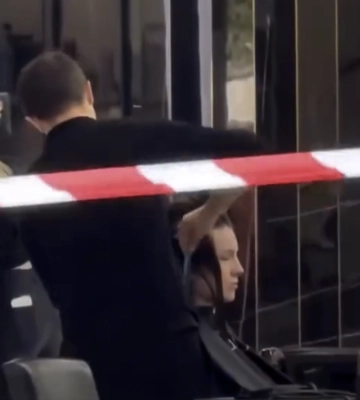 Усе розбито, але стрижка за планом: відео показує незламність українців після обстрілів
