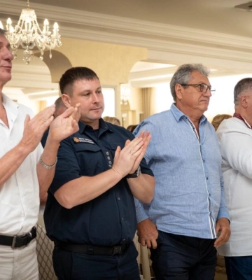 Вогнеборці нагородили юнака, який врятував з-під завалів товариша після ракетної атаки по Білгороду-Дністровському