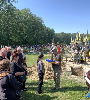 Осиротіли донечки: в Ківерцях попрощалися з Героєм Віктором Галабурдою