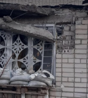 Поранена внаслідок російського обстрілу Херсона 25-річна жінка померла у лікарні
