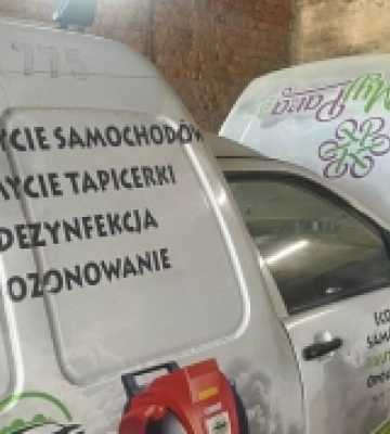 У Рожищі ремонтують авто для військових: волонтери просять допомоги