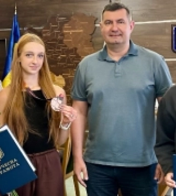 В обласній раді привітали Уляну Степанюк з Ковеля, яка здобула історичну медаль для України