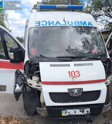Авто «швидкої» на Харківщині атакував дрон: поранені медики 